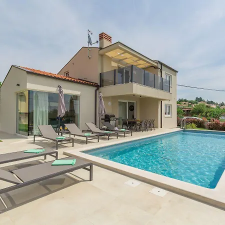 Neue Und Hundefreundliche Mit Panorama-meerblick, Privatpool, Grillbereich, Babybett, Waschmaschine *