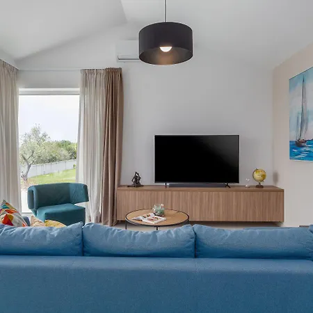 Neue Und Hundefreundliche Mit Panorama-meerblick, Privatpool, Grillbereich, Babybett, Waschmaschine Višnjan