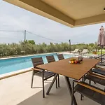 Neue Und Hundefreundliche Mit Panorama-meerblick, Privatpool, Grillbereich, Babybett, Waschmaschine Višnjan