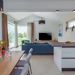 Neue Und Hundefreundliche Mit Panorama-meerblick, Privatpool, Grillbereich, Babybett, Waschmaschine Casa de Férias Višnjan