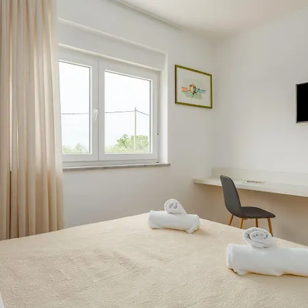 Prázdninový dům Neue Und Hundefreundliche Mit Panorama-meerblick, Privatpool, Grillbereich, Babybett, Waschmaschine Višnjan