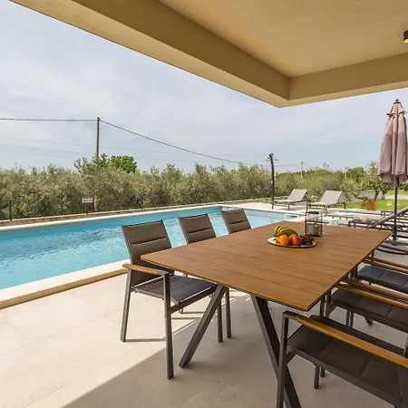 Neue Und Hundefreundliche Mit Panorama-meerblick, Privatpool, Grillbereich, Babybett, Waschmaschine Višnjan