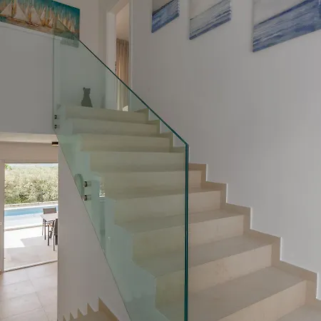 Neue Und Hundefreundliche Mit Panorama-meerblick, Privatpool, Grillbereich, Babybett, Waschmaschine * Višnjan