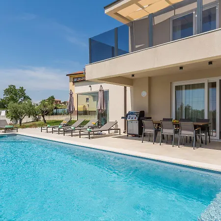 Neue Und Hundefreundliche Mit Panorama-meerblick, Privatpool, Grillbereich, Babybett, Waschmaschine Casa de Férias Višnjan